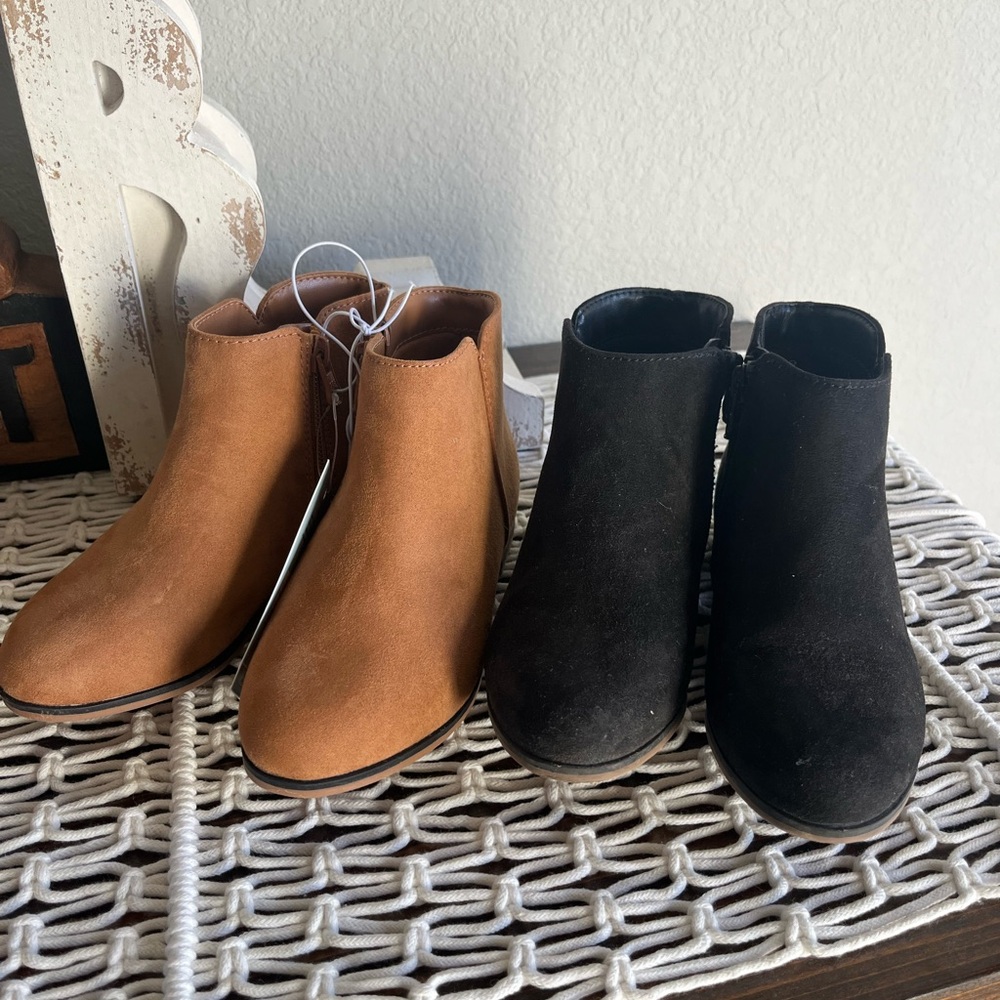 🐕🐈‍⬛ 2 pairs; Tan and Black Ankle Boots Set Little girls size 11